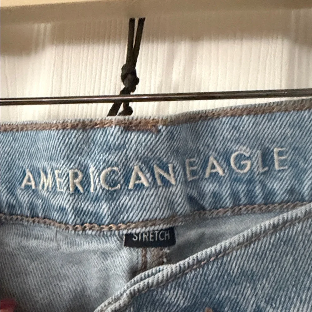 American Eagle Outfitters Light Blue Boyfriend Jeans - Picture 3 of 5